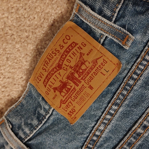 🥰EUC Levi's 550 Junior's Relaxed Fit, Medium Wash Denim Shorts, Regular Fly, 13 - Picture 7 of 10